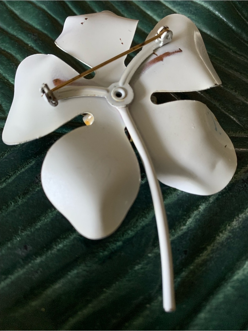 Vintage Dogwood Flower Brooch - Picture 4 of 5